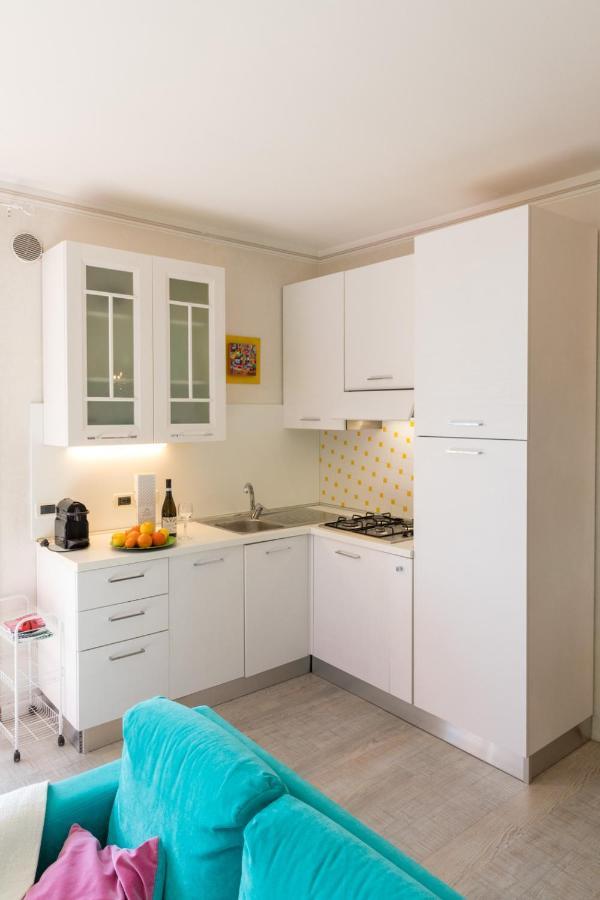 Garda Blue Lake Home Luxury Appartment デセンツァーノ・デル・ガルダ エクステリア 写真