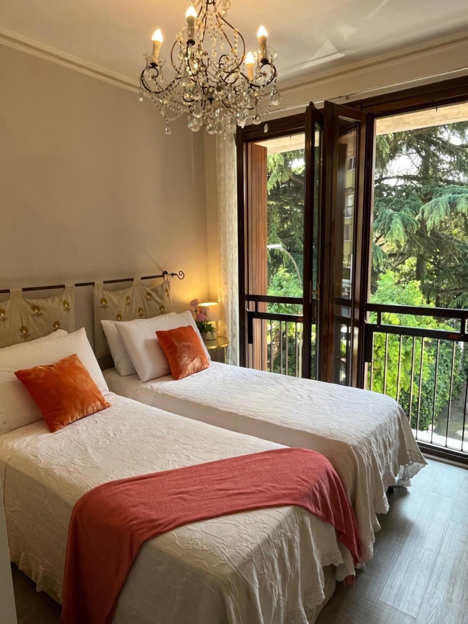 Garda Blue Lake Home Luxury Appartment デセンツァーノ・デル・ガルダ エクステリア 写真
