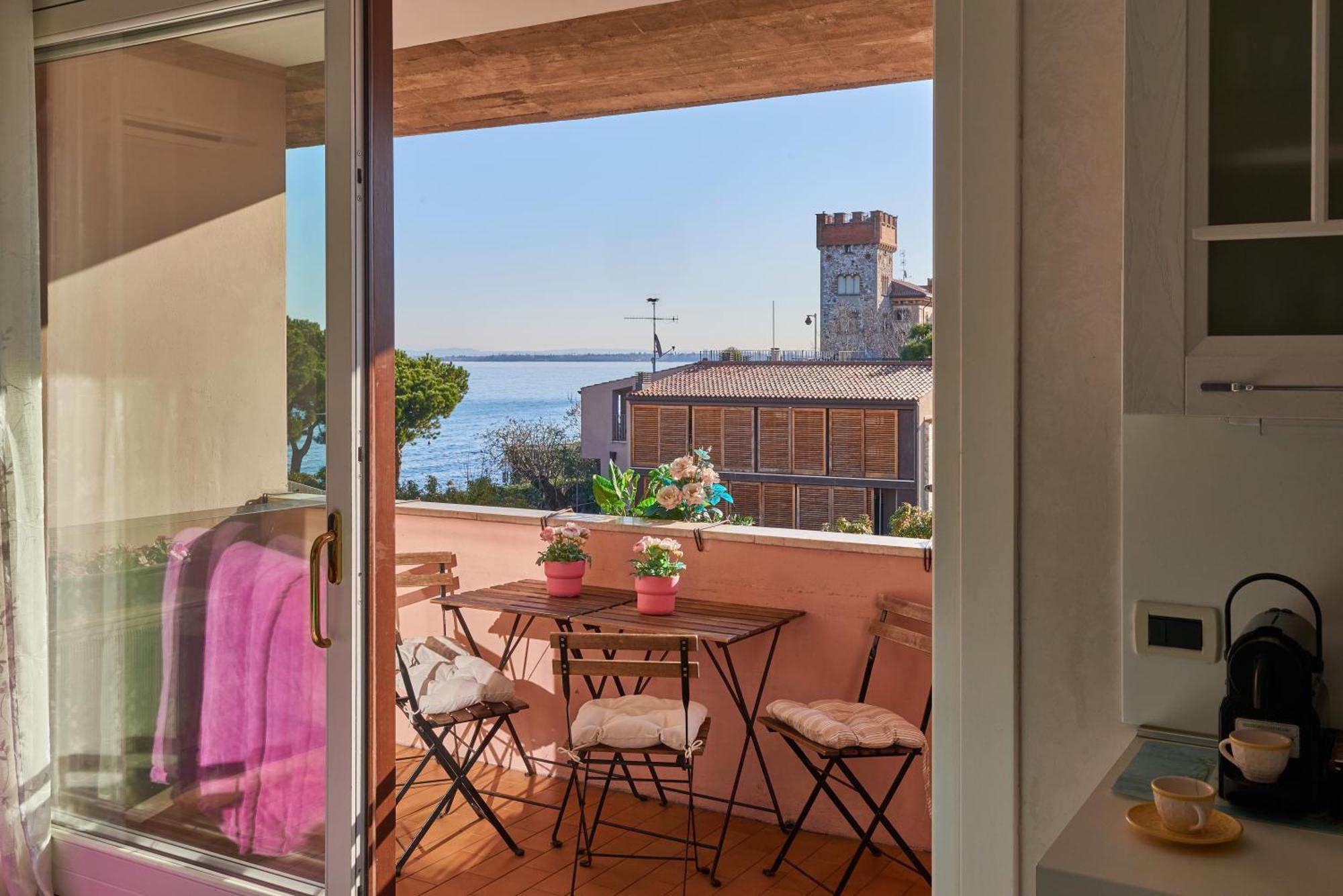 Garda Blue Lake Home Luxury Appartment デセンツァーノ・デル・ガルダ エクステリア 写真