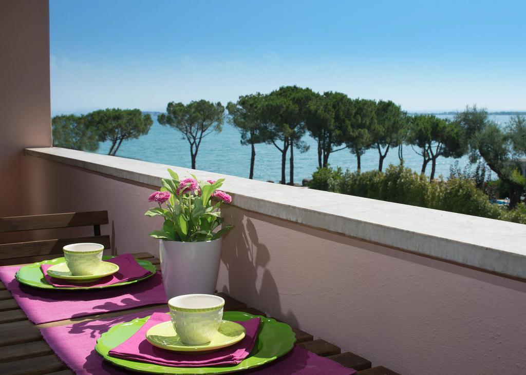 Garda Blue Lake Home Luxury Appartment デセンツァーノ・デル・ガルダ エクステリア 写真
